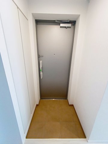 玄関　※同物件、別のお部屋の写真です。