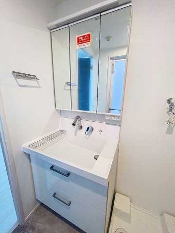 洗面設備　※同物件、別のお部屋の写真です。