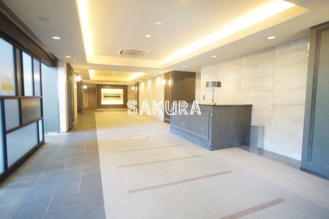 エントランス　お洒落な建物デザイン♪