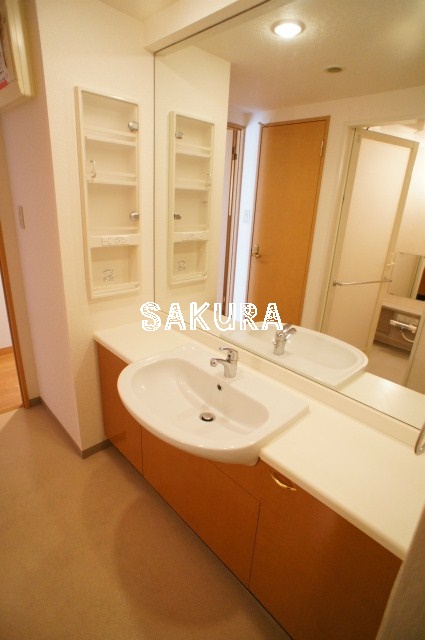 洗面設備　高級感あふれる洗面台♪