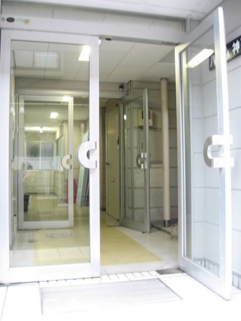 エントランス　入口はこんな感じです！