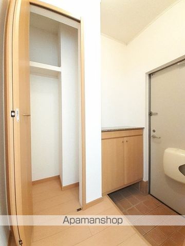 ＪＲ信越本線 新潟駅 バス乗車時間：18分 最寄りバス停で下車 徒歩2分 2階建 築19年の玄関写真