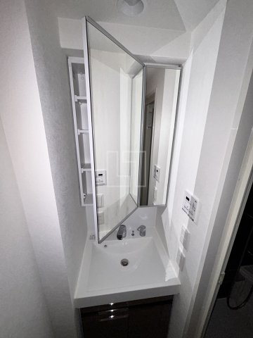 洗面設備　ルネフラッツ谷町四丁目　独立洗面化粧台