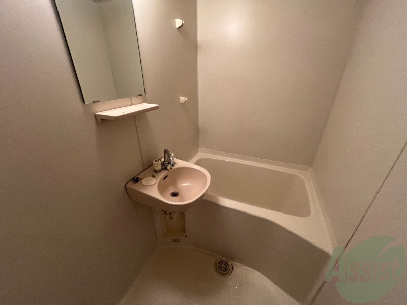 バス・シャワールーム　浴室は狭すぎず、シャワーも浴びやすそうです。