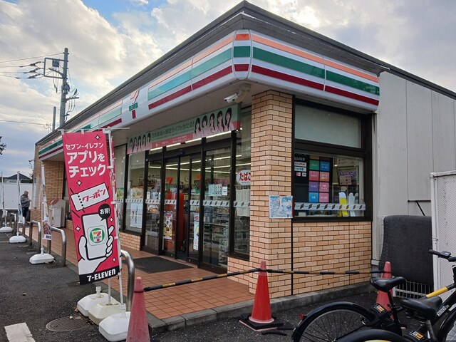 コンビニ　セブンイレブン（コンビニ）まで191m