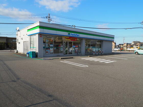 コンビニ　ファミリーマート富山下坂倉店（コンビニ）まで464m