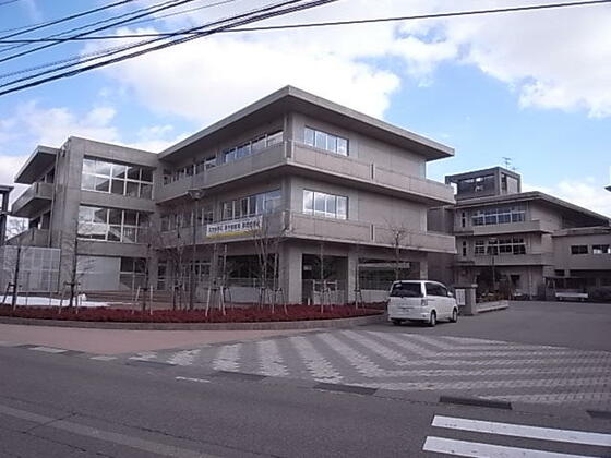 小学校　富山市立鵜坂小学校（小学校）まで574m