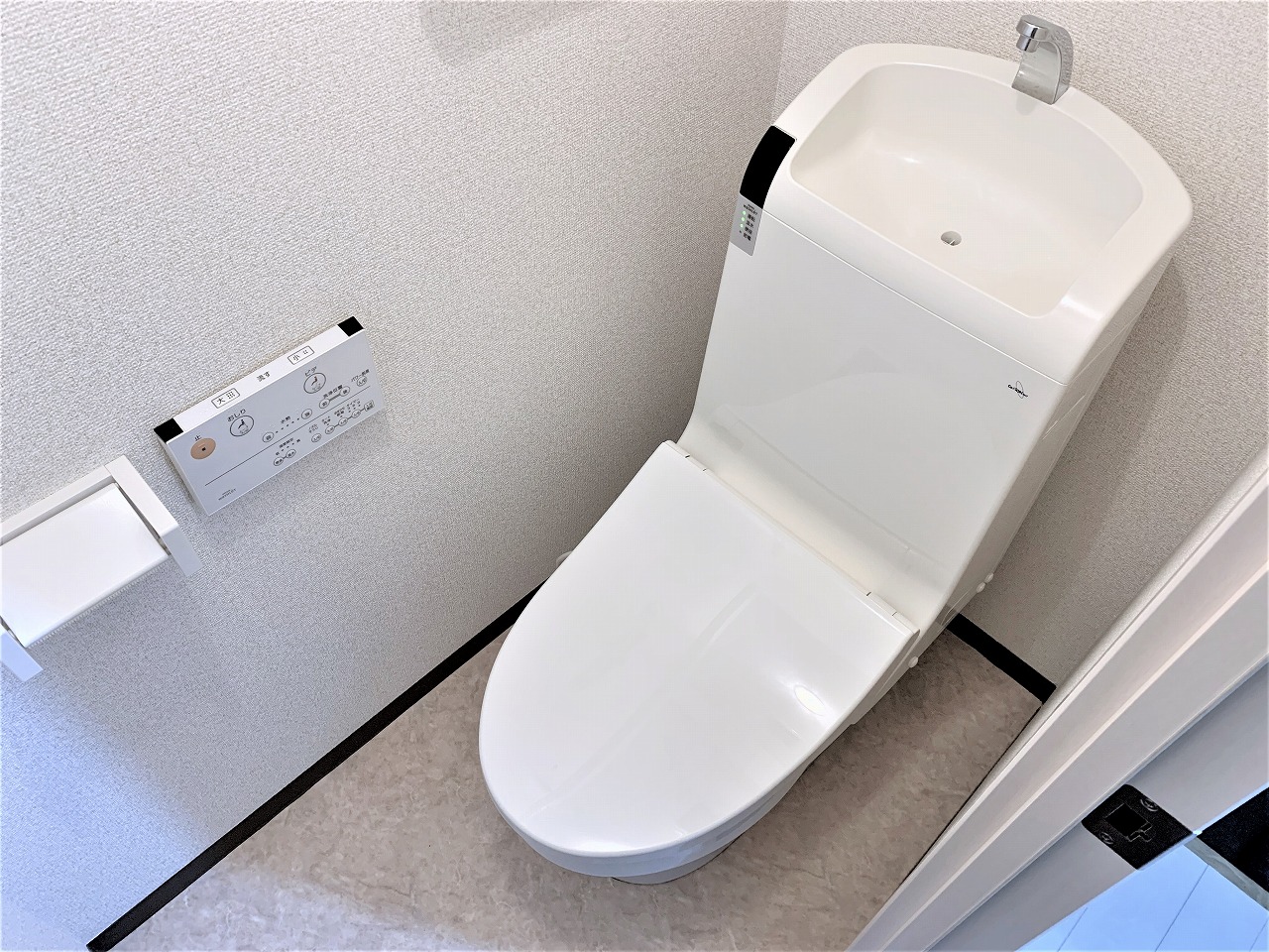 トイレ　温水洗浄便座付き