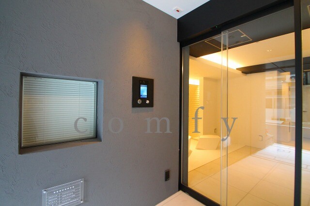 エントランス　オートロック付きエントランス