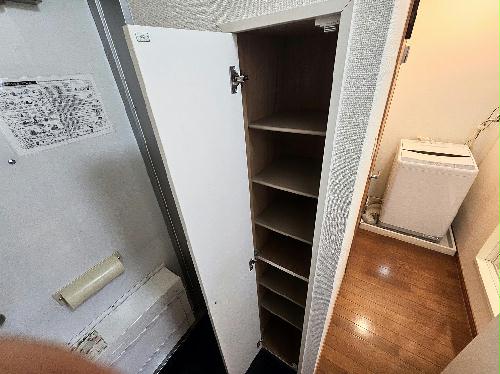 玄関　備品や設備仕様は号室等により異なります現地をご確認下さい。