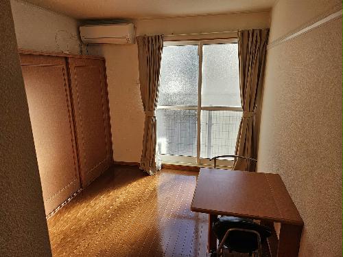 居室・リビング　備品や設備仕様は号室等により異なります現地をご確認下さい。