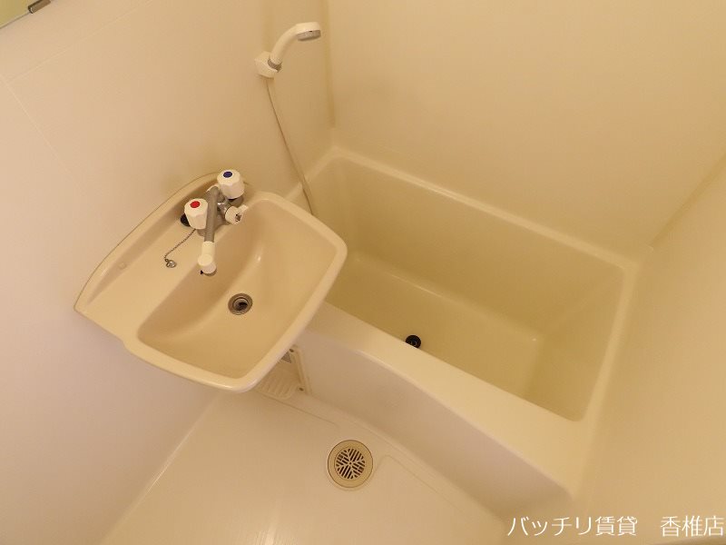 バス・シャワールーム　別号室写真の為、現況を優先致します。