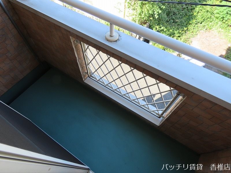 バルコニー　別号室写真の為、現況を優先致します。