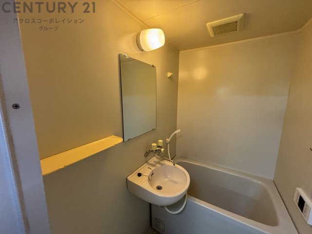 洗面設備　浴室内に洗面台付き！