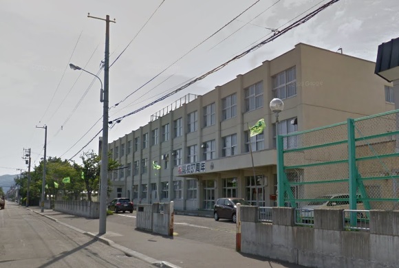 小学校　新琴似緑小（小学校）まで578m