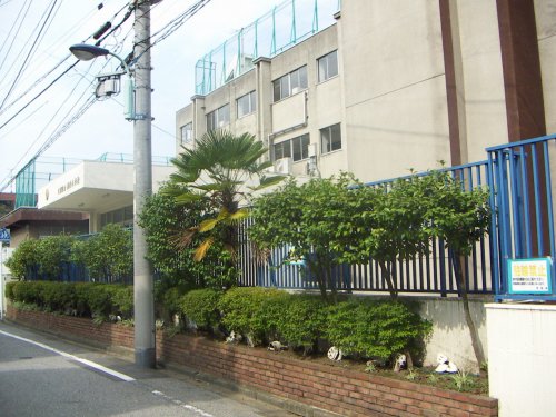 小学校　文京区立礫川小学校（小学校）まで395m