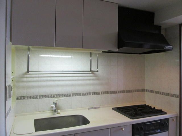 その他設備　３口コンロ・システムキッチンです