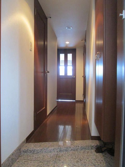 玄関　収納もある玄関です