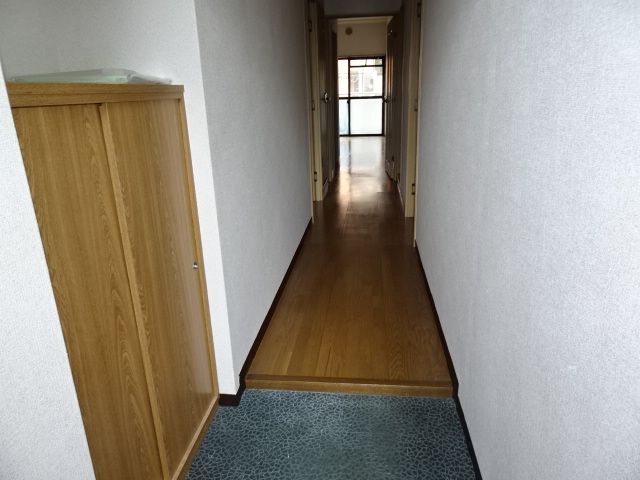 玄関　玄関通路シューズボックス