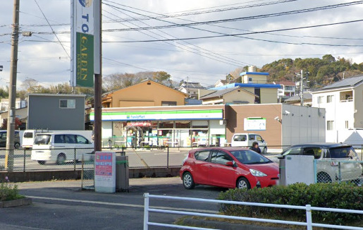 コンビニ　ファミリーマート大分三ケ田町店（コンビニ）まで690m