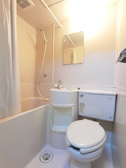 バス・シャワールーム　お掃除も簡単な３点ユニットバス♪