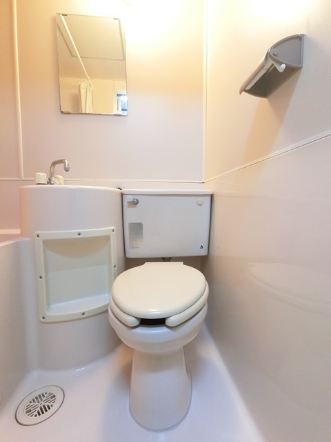 トイレ　お掃除も簡単な３点ユニットバス♪