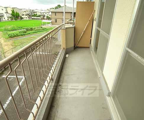 バルコニー　日当たりの良いバルコニー