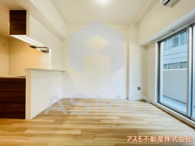 居室・リビング　同マンション参考写真