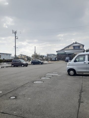 駐車場　車をお持ちの方に嬉しい駐車場付きの物件です