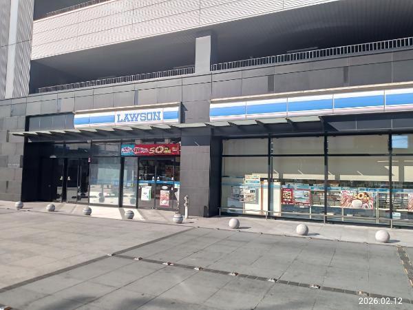 コンビニ　ローソン太田駅南口店（コンビニ）まで303m