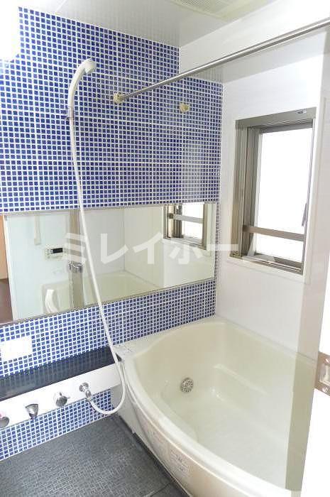 バス・シャワールーム　同建物内、別のお部屋の参考写真になります。