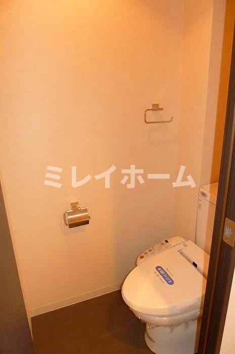トイレ　同建物内、別のお部屋の参考写真になります。