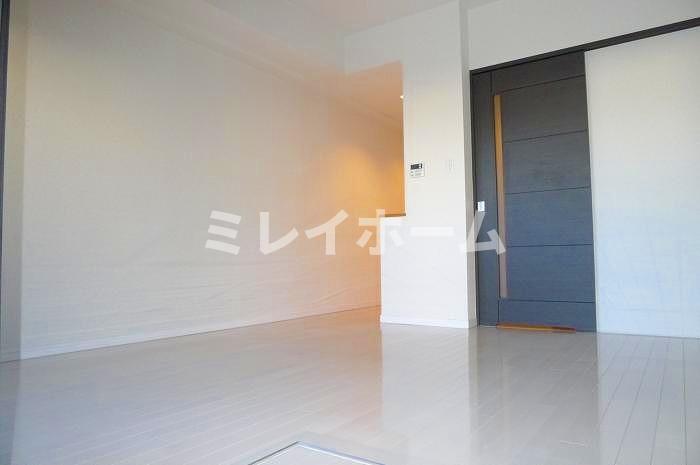 居室・リビング　同建物内、別のお部屋の参考写真になります。