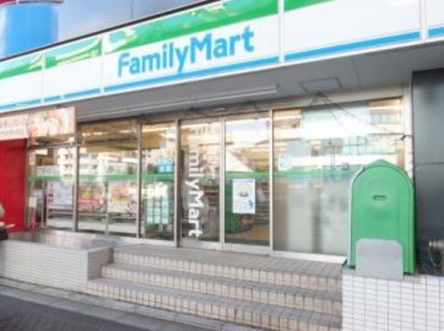 コンビニ　ファミリーマート新宿新小川町店（コンビニ）まで187m