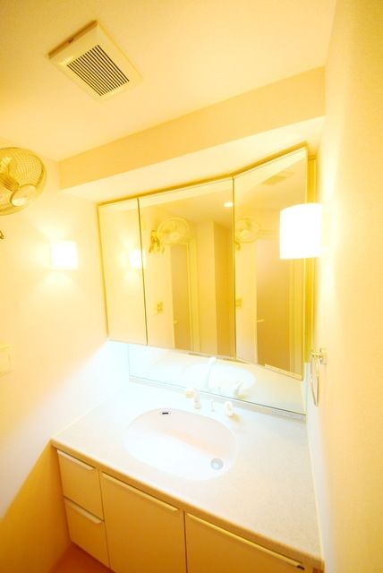 洗面設備　★★大きな鏡が魅力的★★