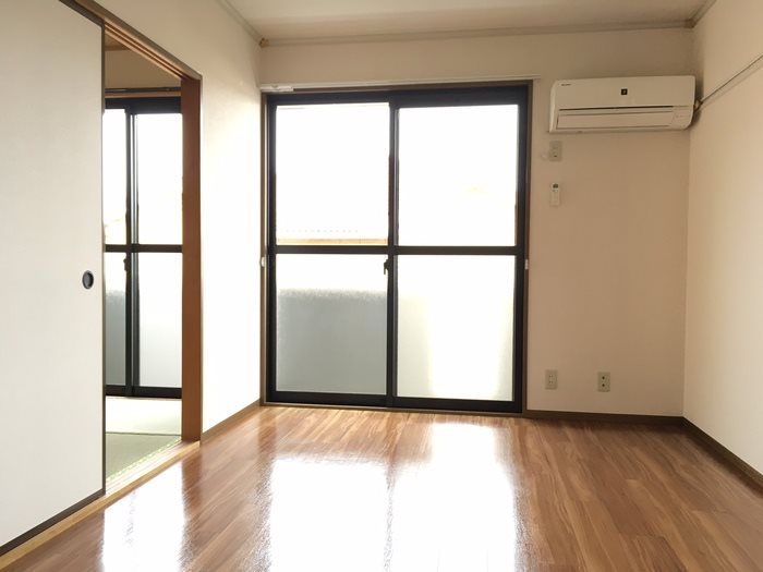 居室・リビング　エアコン付きです。