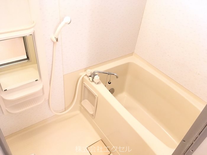 バス・シャワールーム　ゆったり入れるお風呂です。