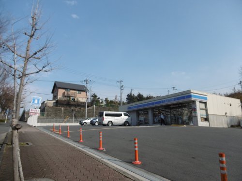 コンビニ　ローソン 高槻芝谷町店（コンビニ）まで451m