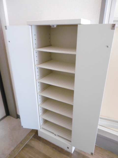 居室・リビング　下駄箱