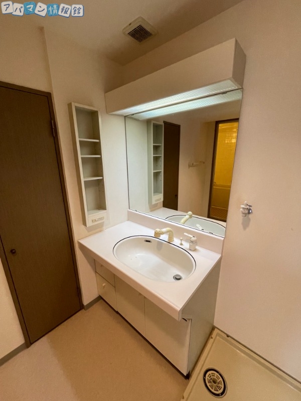 洗面設備　洗濯機置場