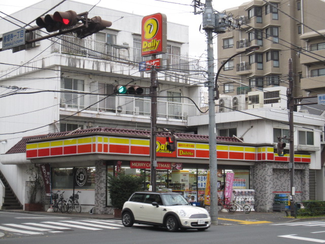 コンビニ　デイリーヤマザキ善福寺店（コンビニ）まで829m