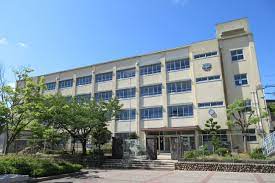 中学校　神戸市立高倉中学校（中学校）まで1654m