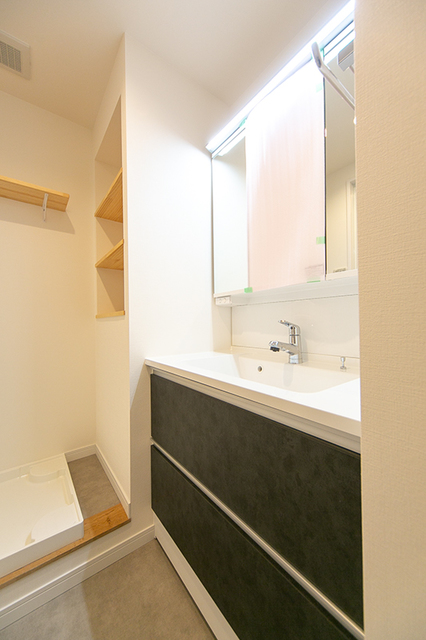 洗面設備　※写真は同タイプ住戸です。