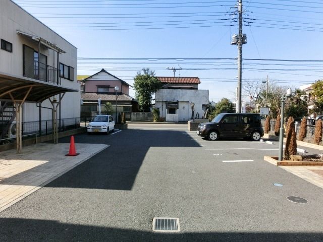 駐車場　敷地内駐車場あります
