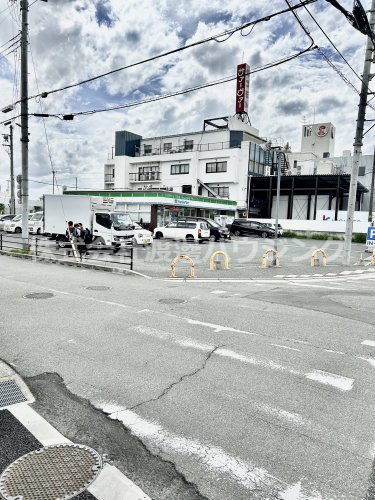 コンビニ　ファミリーマート豊中大黒町店（コンビニ）まで612m