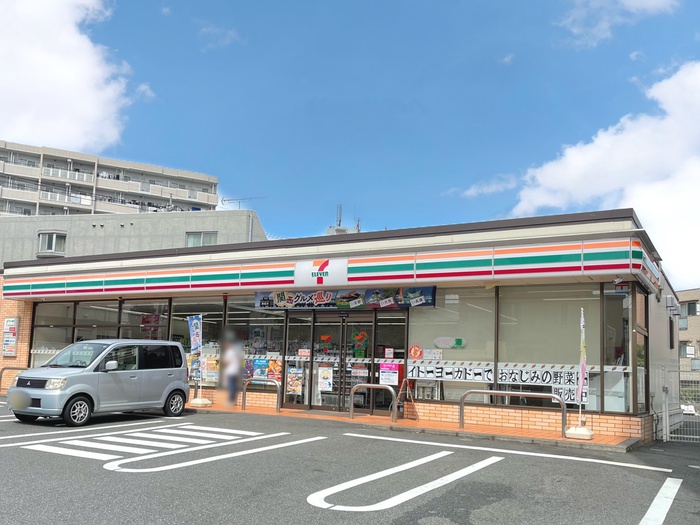 コンビニ　セブンイレブン　多摩鶴牧2丁目店（コンビニ）まで435m