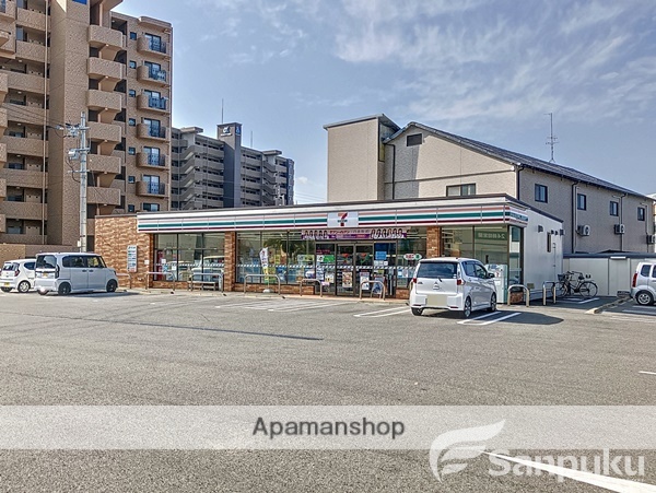 コンビニ　セブンイレブン（コンビニ）まで885m