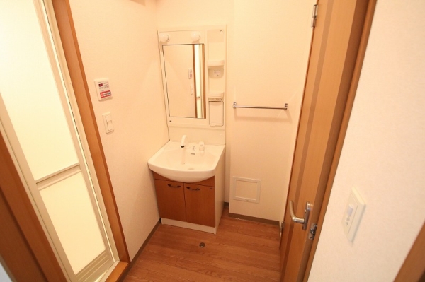 洗面設備　※同物件別号室となります。