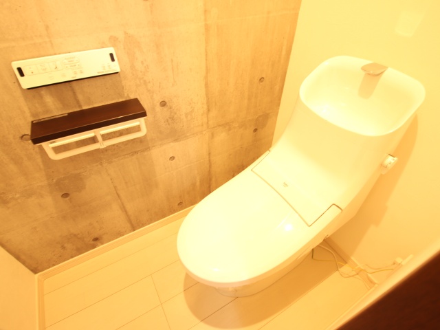 トイレ　※別室の参考写真の為、現況優先です。