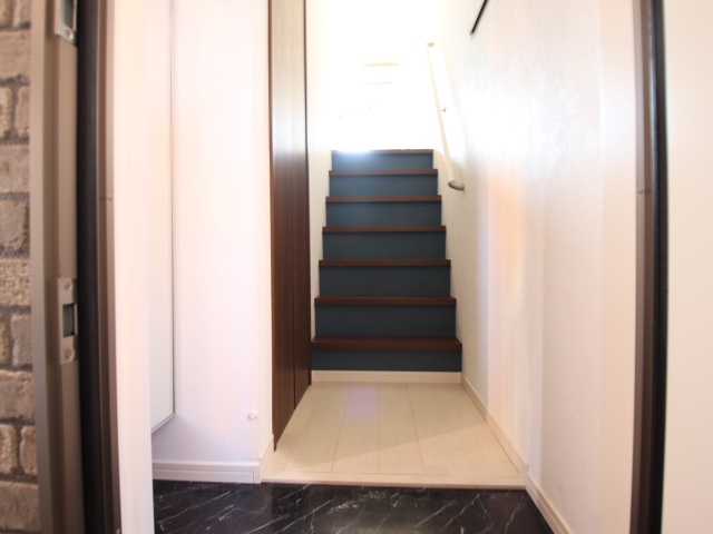 玄関　※別室の参考写真の為、現況優先です。